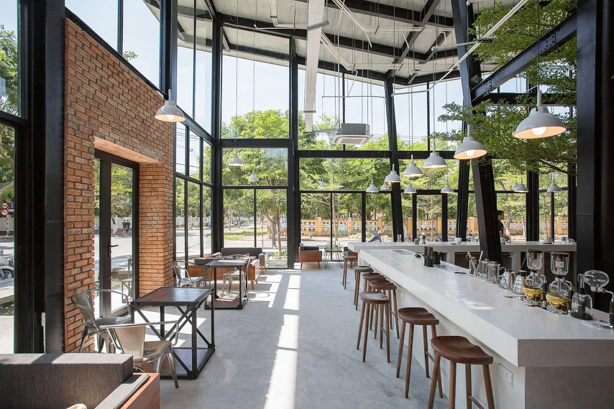 XLIII Specialty Coffee space is simple but very attractive, the sophisticated black and white color combined with green trees creates elegance